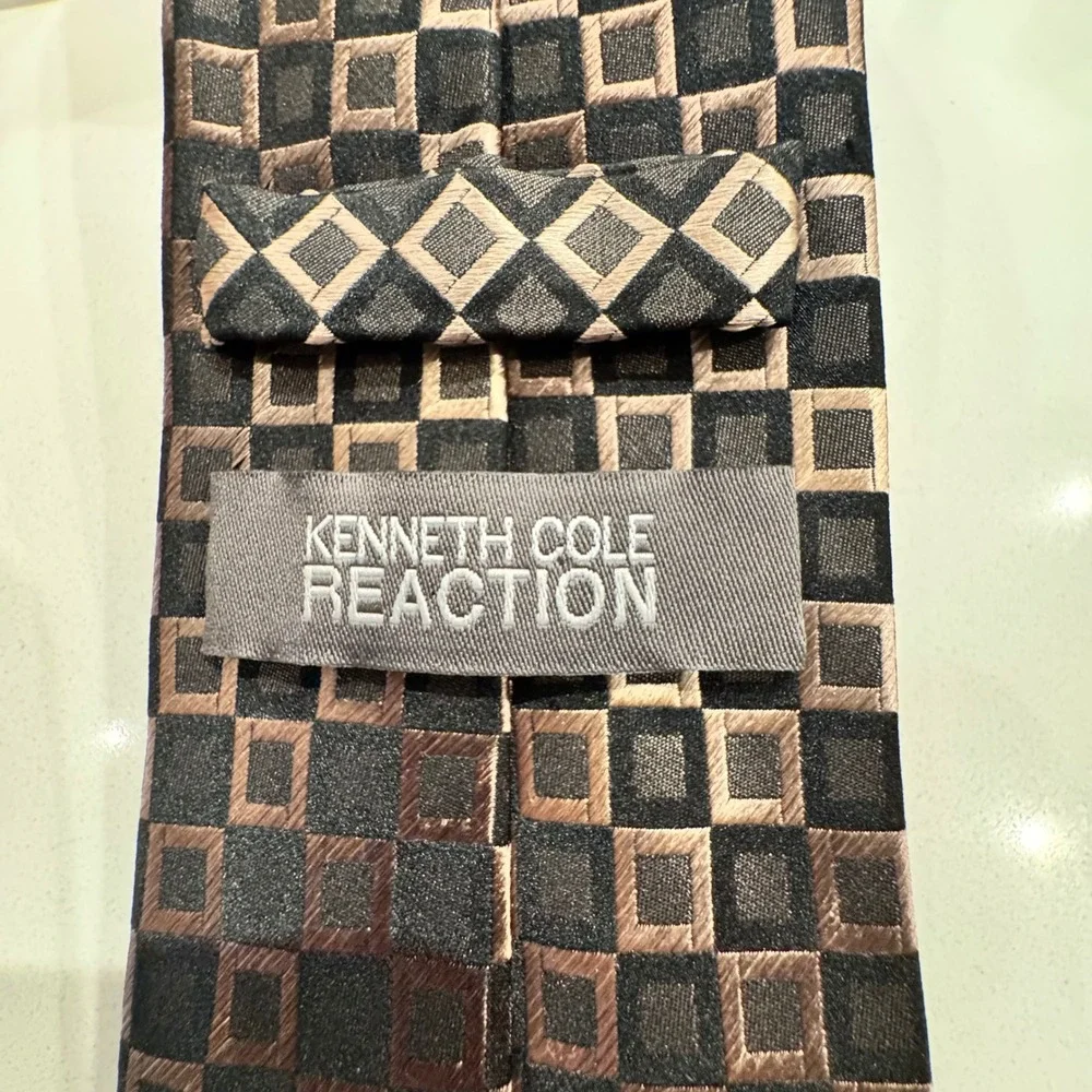 Kenneth Cole Reaction Men Silk Necktie Black Bronze Geometric Square Pattern Tie